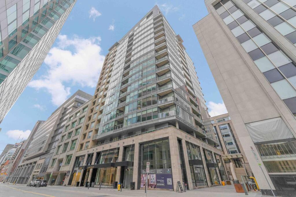 1BD Luxury Condo - Walk to Parliament