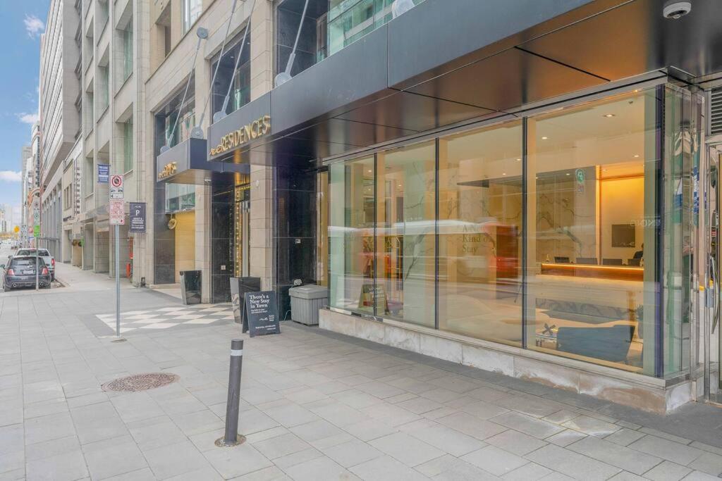 1BD Luxury Condo - Walk to Parliament