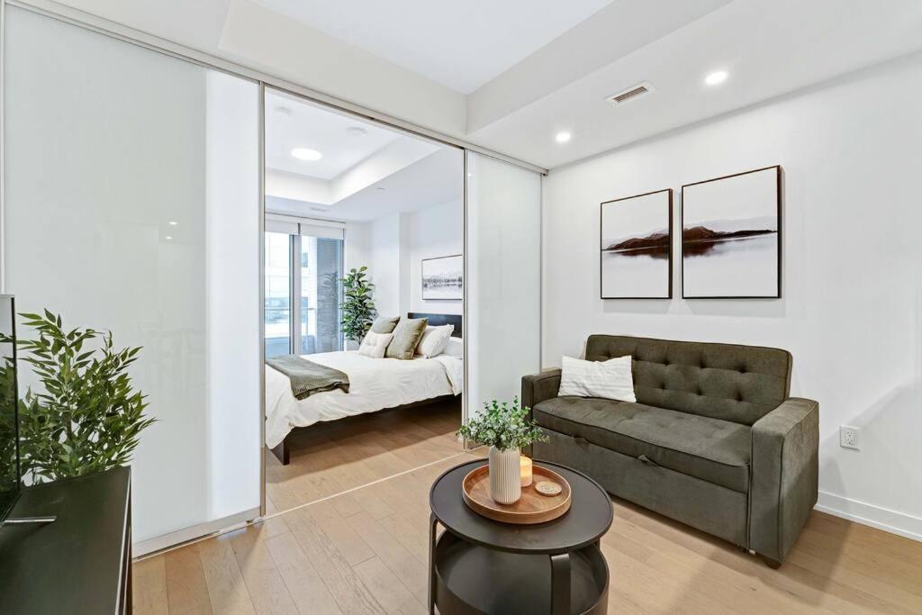 1BD Luxury Condo - Walk to Parliament