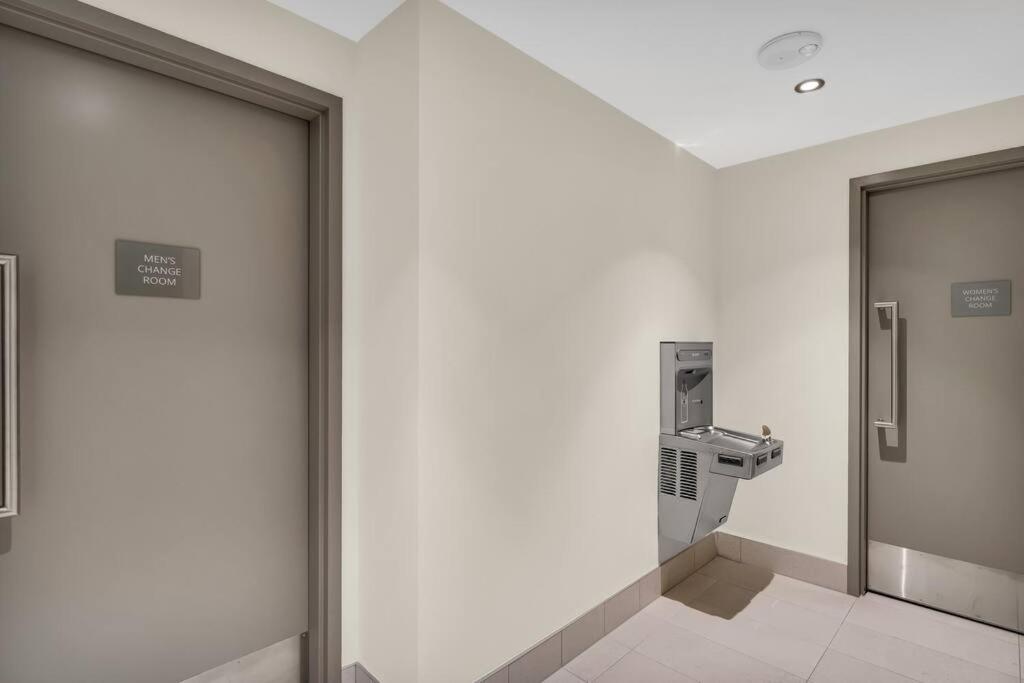 1BD Luxury Condo - Walk to Parliament