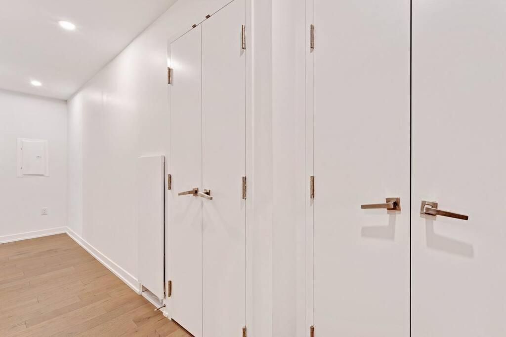 1BD Luxury Condo - Walk to Parliament
