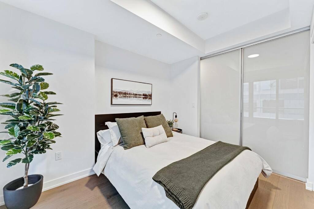 1BD Luxury Condo - Walk to Parliament