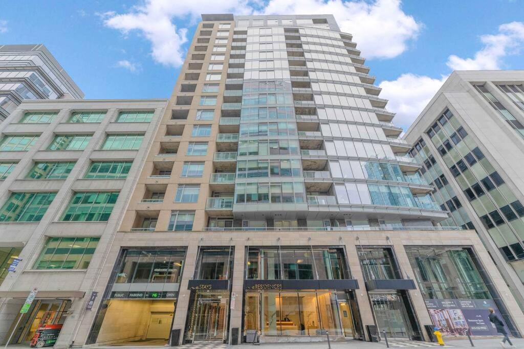 1BD Luxury Condo - Walk to Parliament