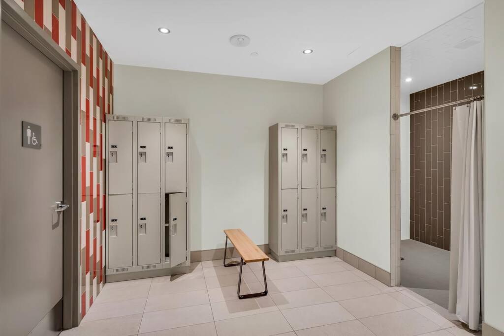 1BD Luxury Condo - Walk to Parliament