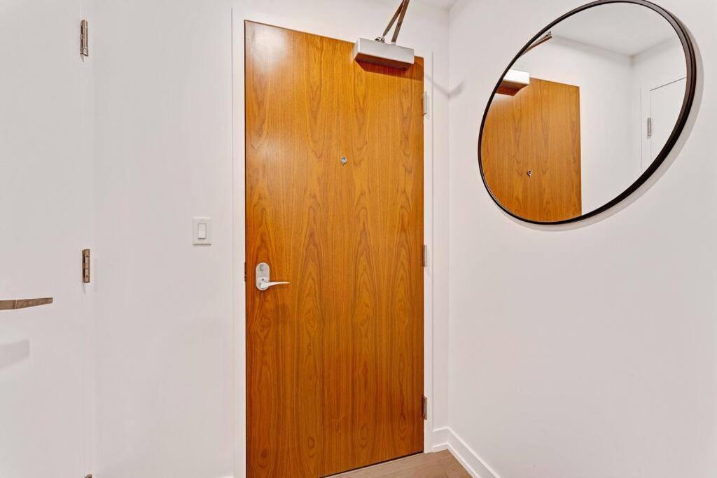 1BD Luxury Condo - Walk to Parliament