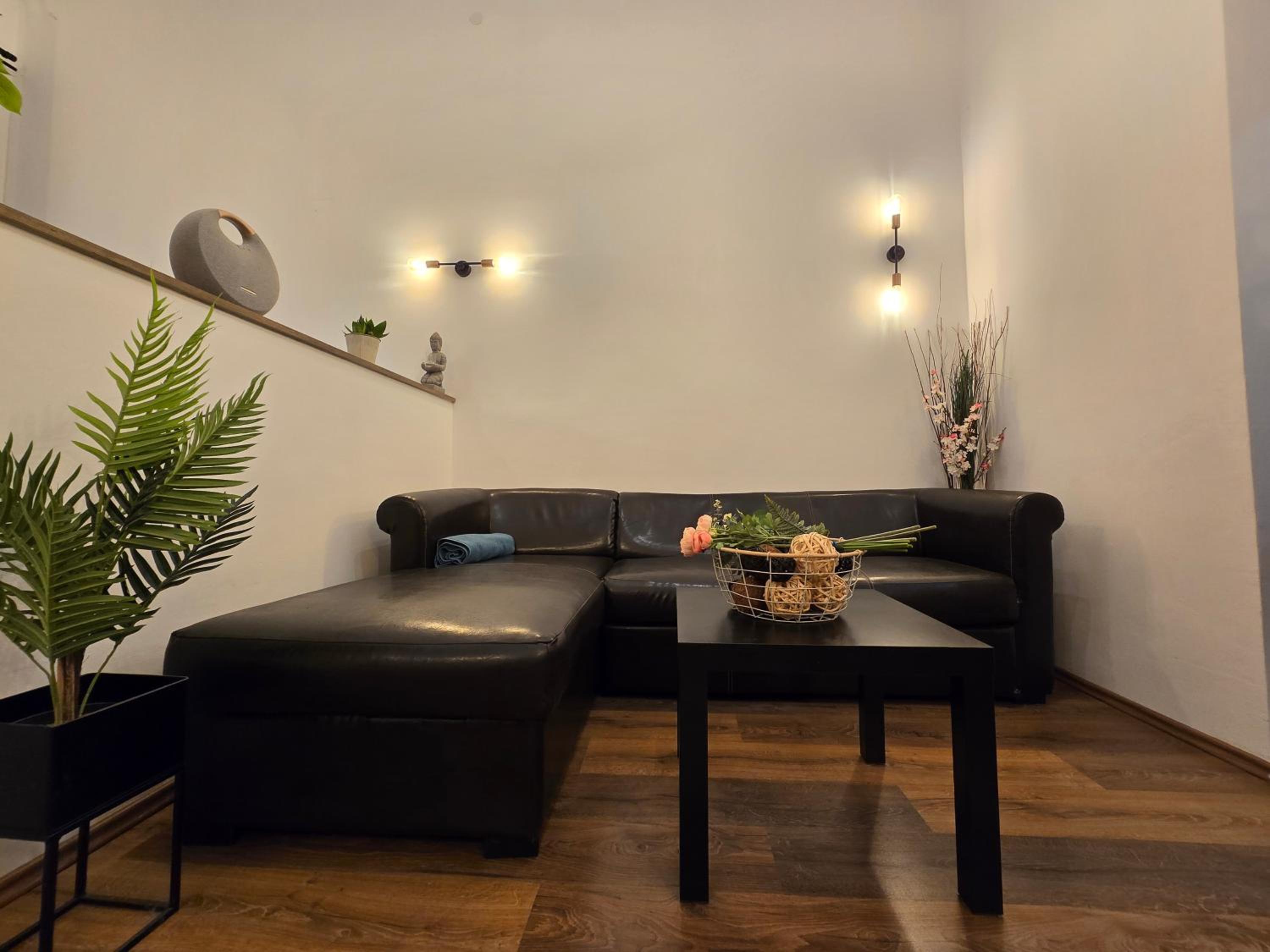 Da Vinci Loft - Stylish Loft by Corvin, AC & Smart TV view 3