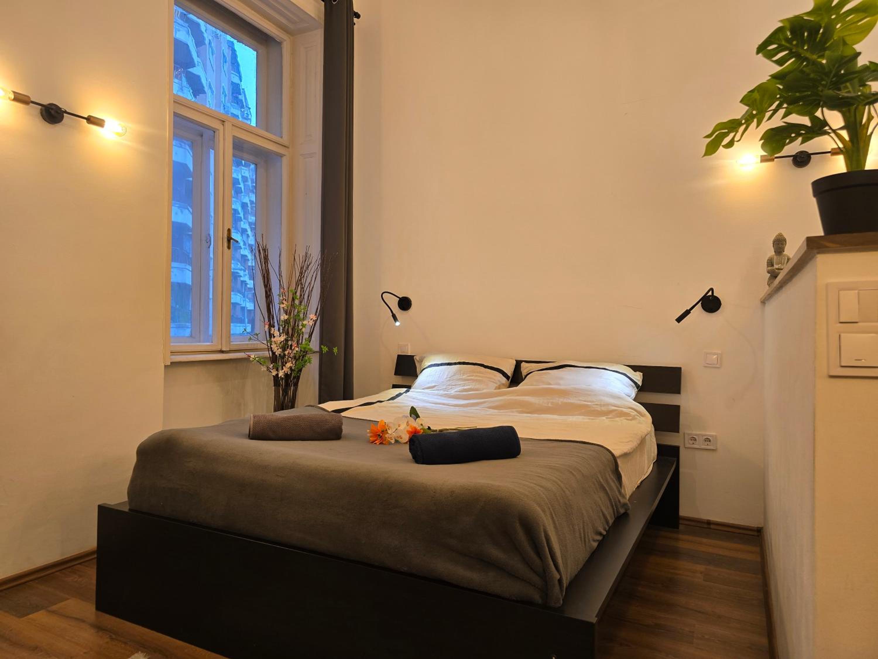 Da Vinci Loft - Stylish Loft by Corvin, AC & Smart TV view 5