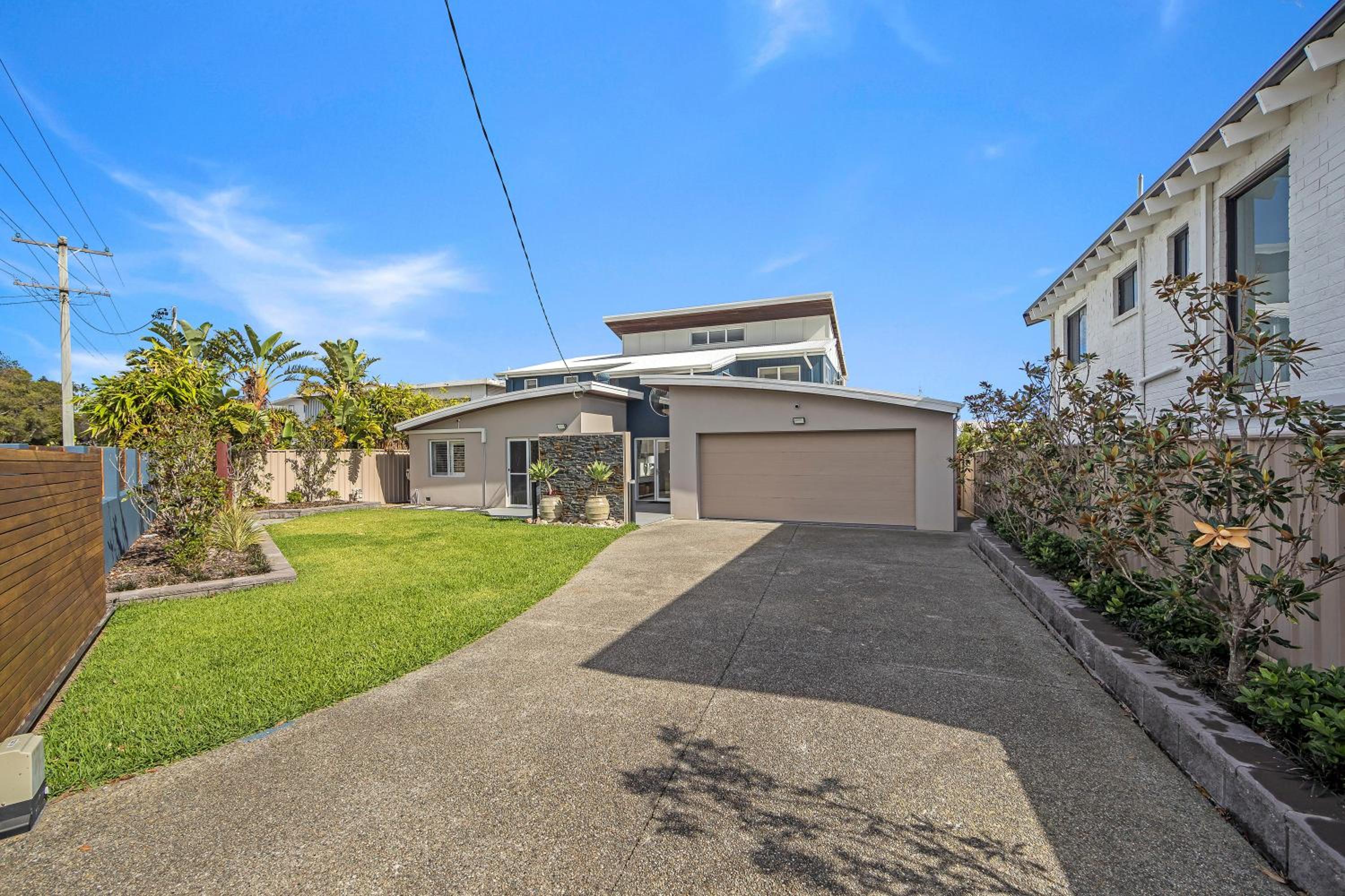 Luxury Beach House - Heated Private Pool & Heated Spa - Fire Pitt - Walk to Beach & Golf