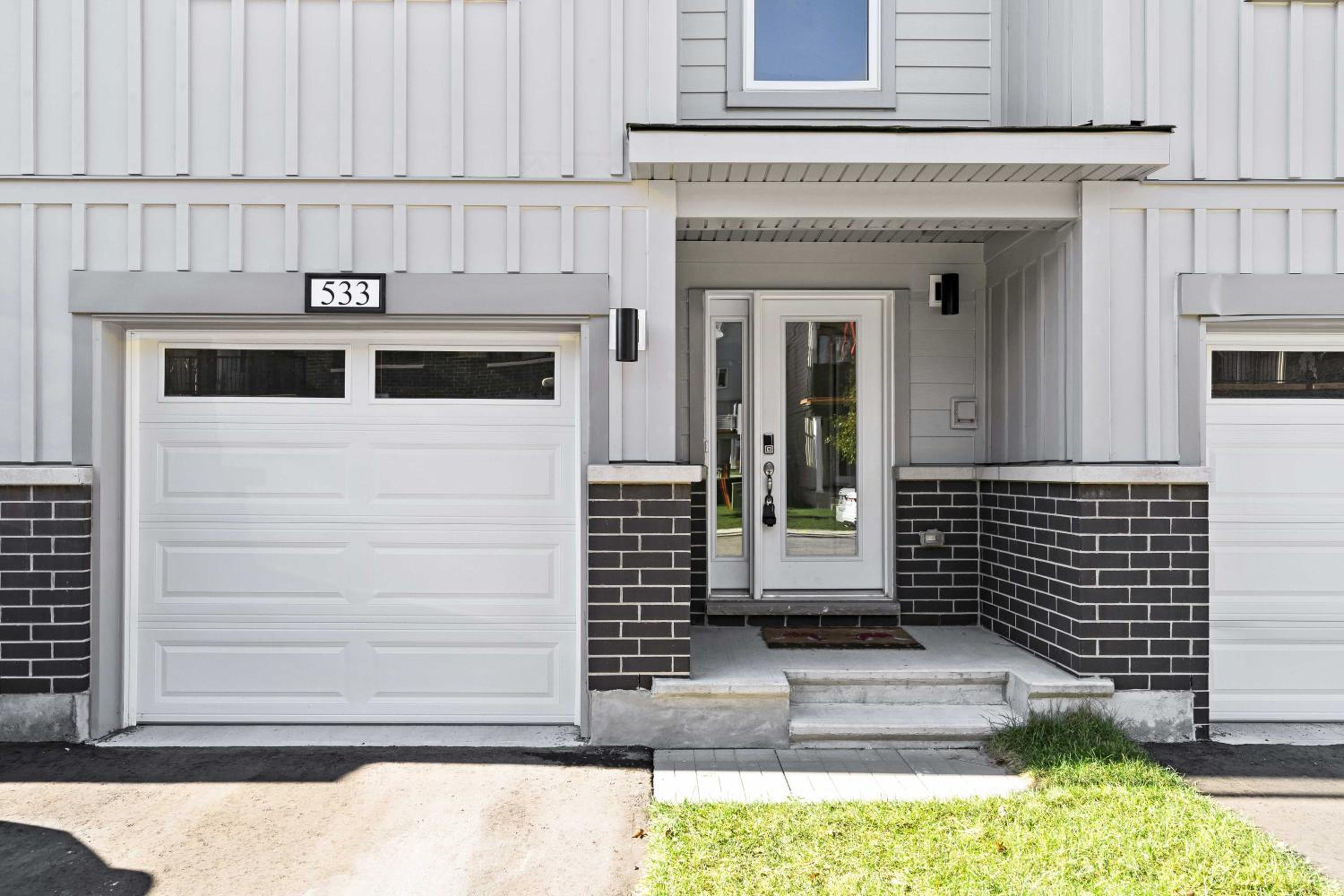 Longe's Place Townhouse in Ottawa