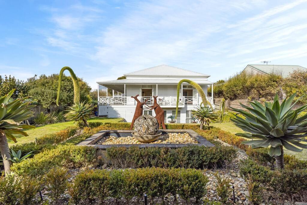 Ocean Beach House Sorrento - Luxury with Heated Pool and Spa