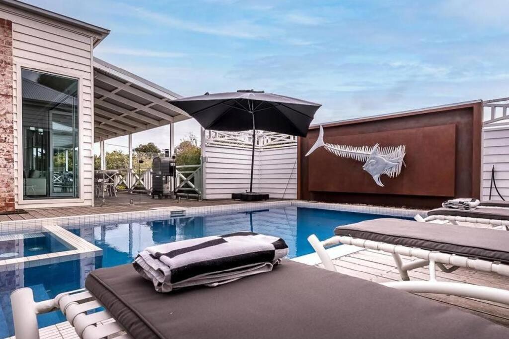 Ocean Beach House Sorrento - Luxury with Heated Pool and Spa