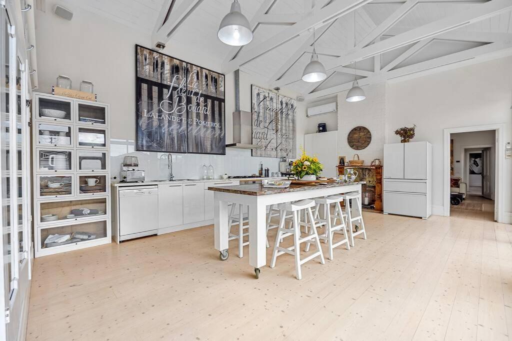Ocean Beach House Sorrento - Luxury with Heated Pool and Spa