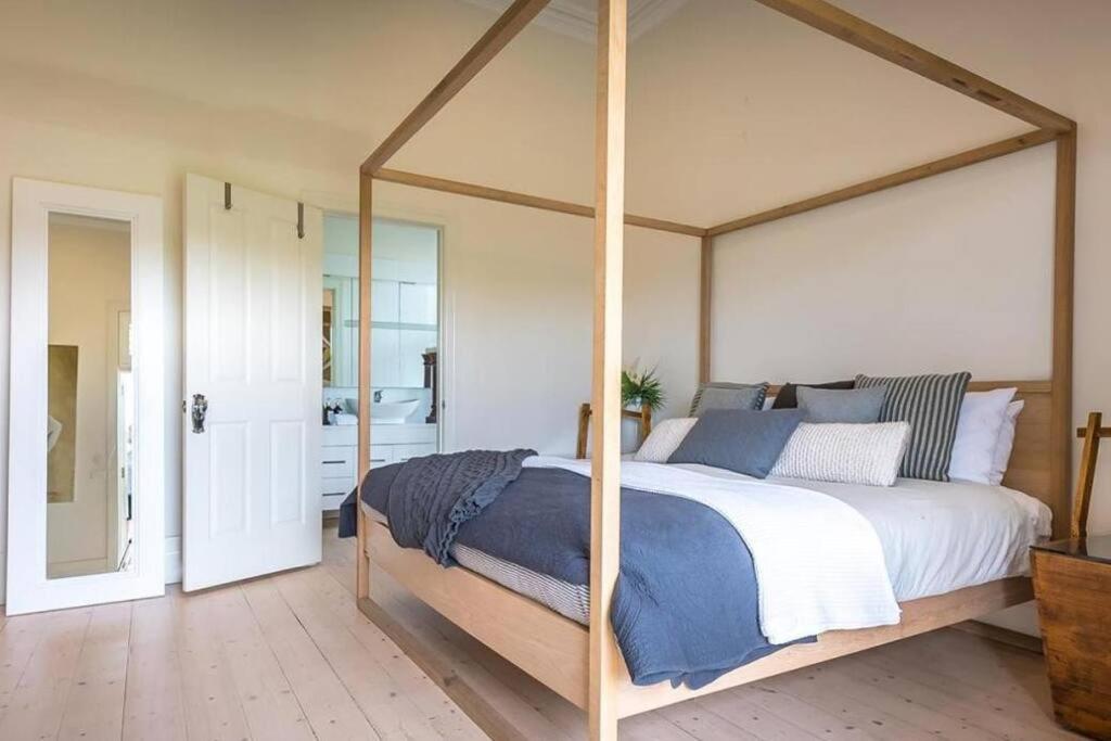 Ocean Beach House Sorrento - Luxury with Heated Pool and Spa