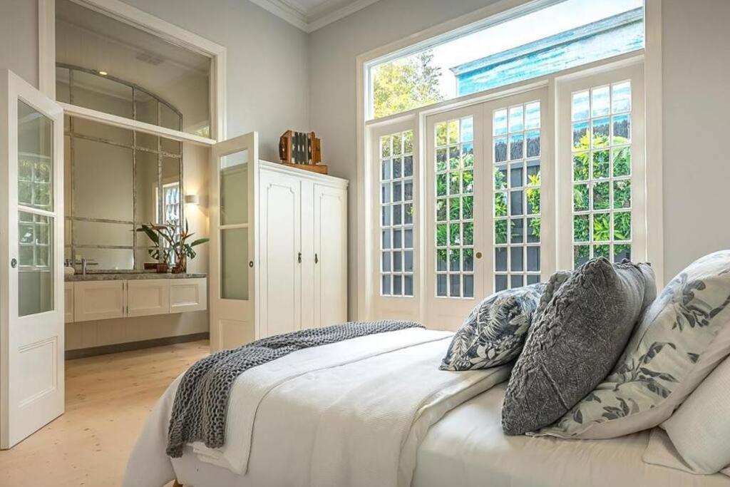 Ocean Beach House Sorrento - Luxury with Heated Pool and Spa