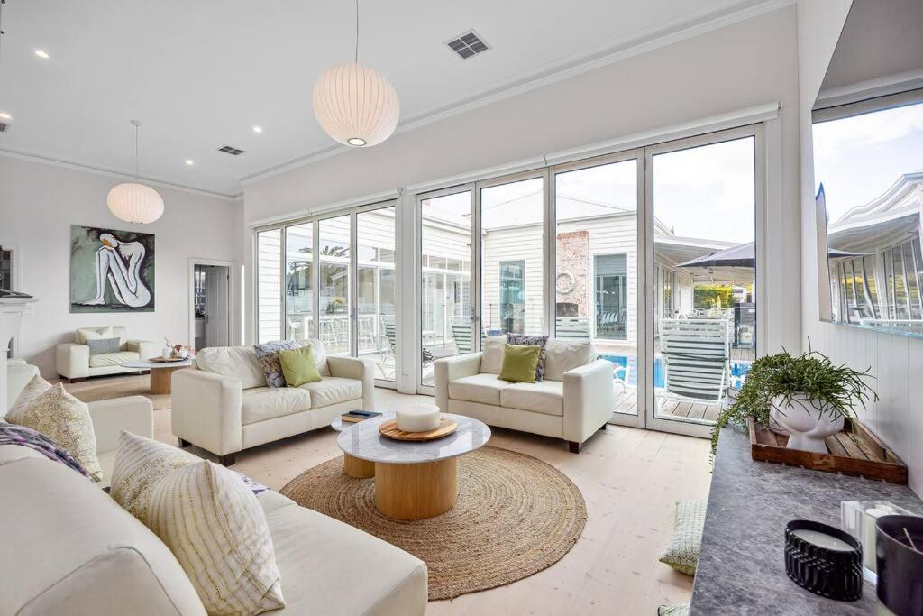 Ocean Beach House Sorrento - Luxury with Heated Pool and Spa