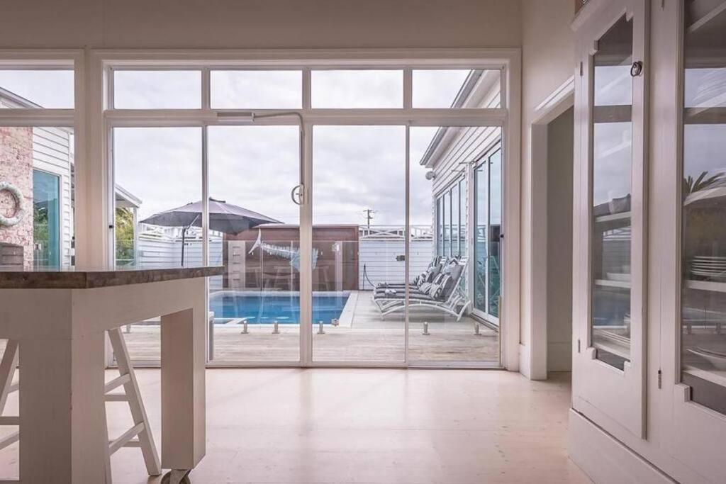 Ocean Beach House Sorrento - Luxury with Heated Pool and Spa
