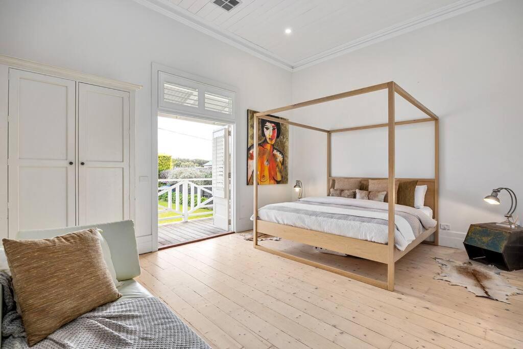 Ocean Beach House Sorrento - Luxury with Heated Pool and Spa
