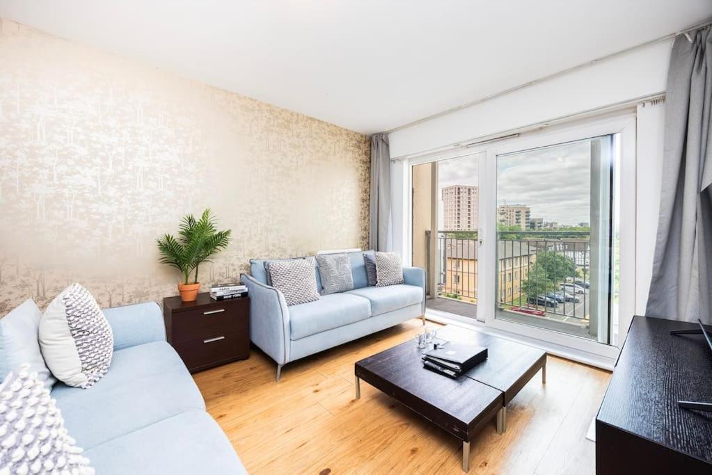 Monthly OFFERS New 2 Bed 2 Bath APT Perfect For Long Stays & Contractors By AV Stays view 3