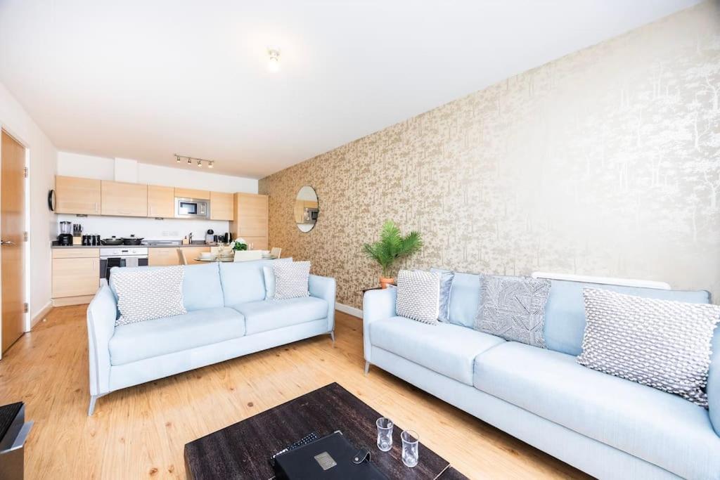 Monthly OFFERS New 2 Bed 2 Bath APT Perfect For Long Stays & Contractors By AV Stays view 5