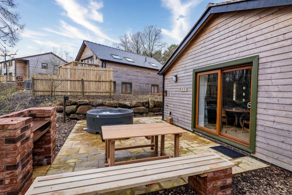 Ashenhurst, woodland lodge with hot tub for 4 view 4
