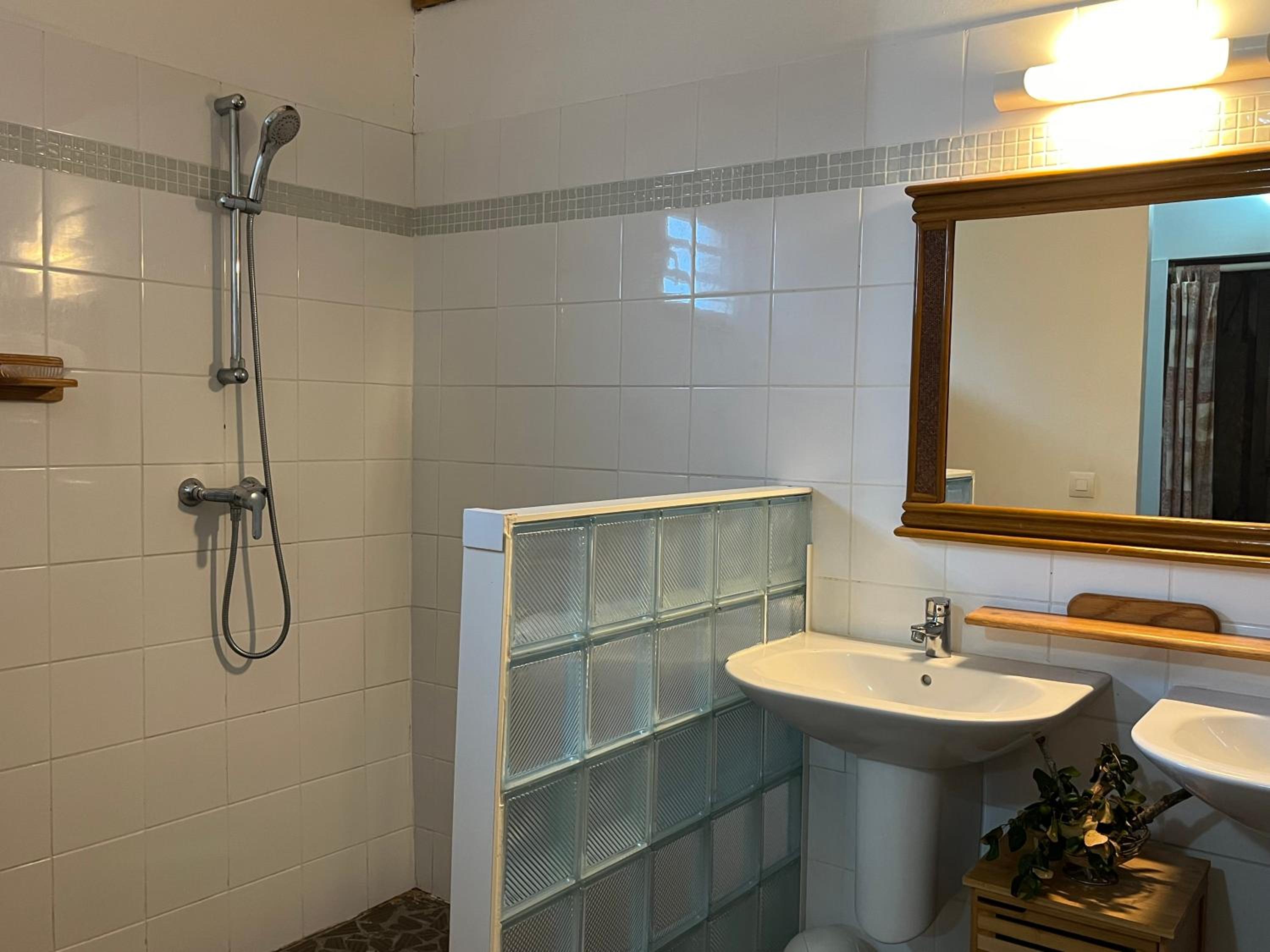 Villa Familiale 8p Piscine Jardin PMR
