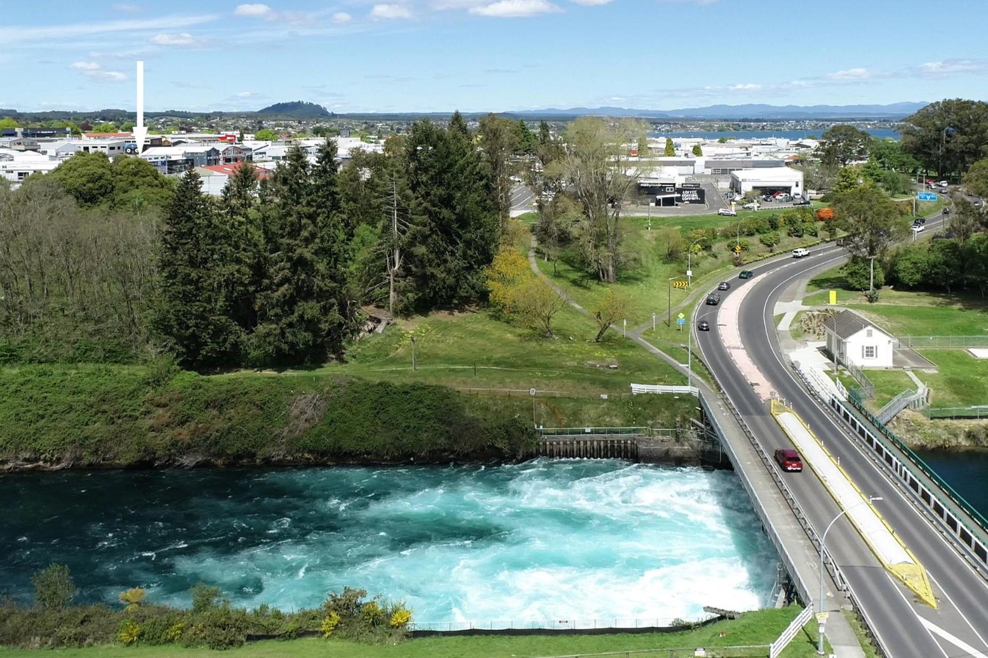 Central Comfort - Lake Taupo Holiday Home