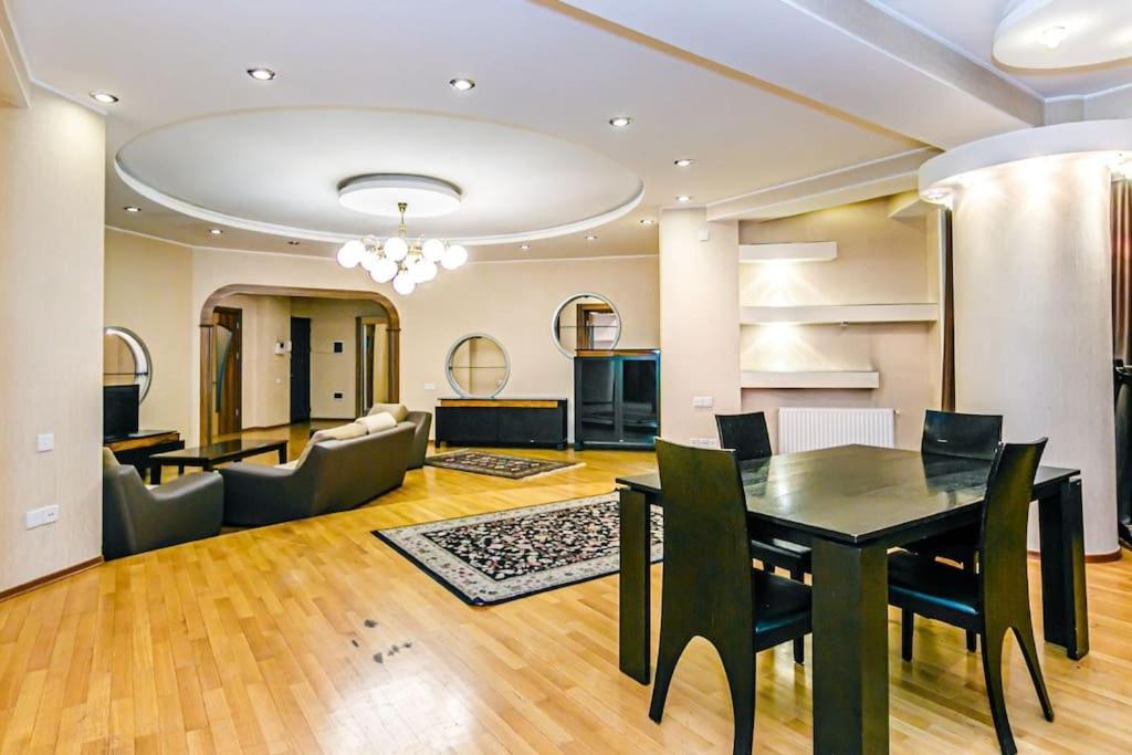 All conditional apartment 5