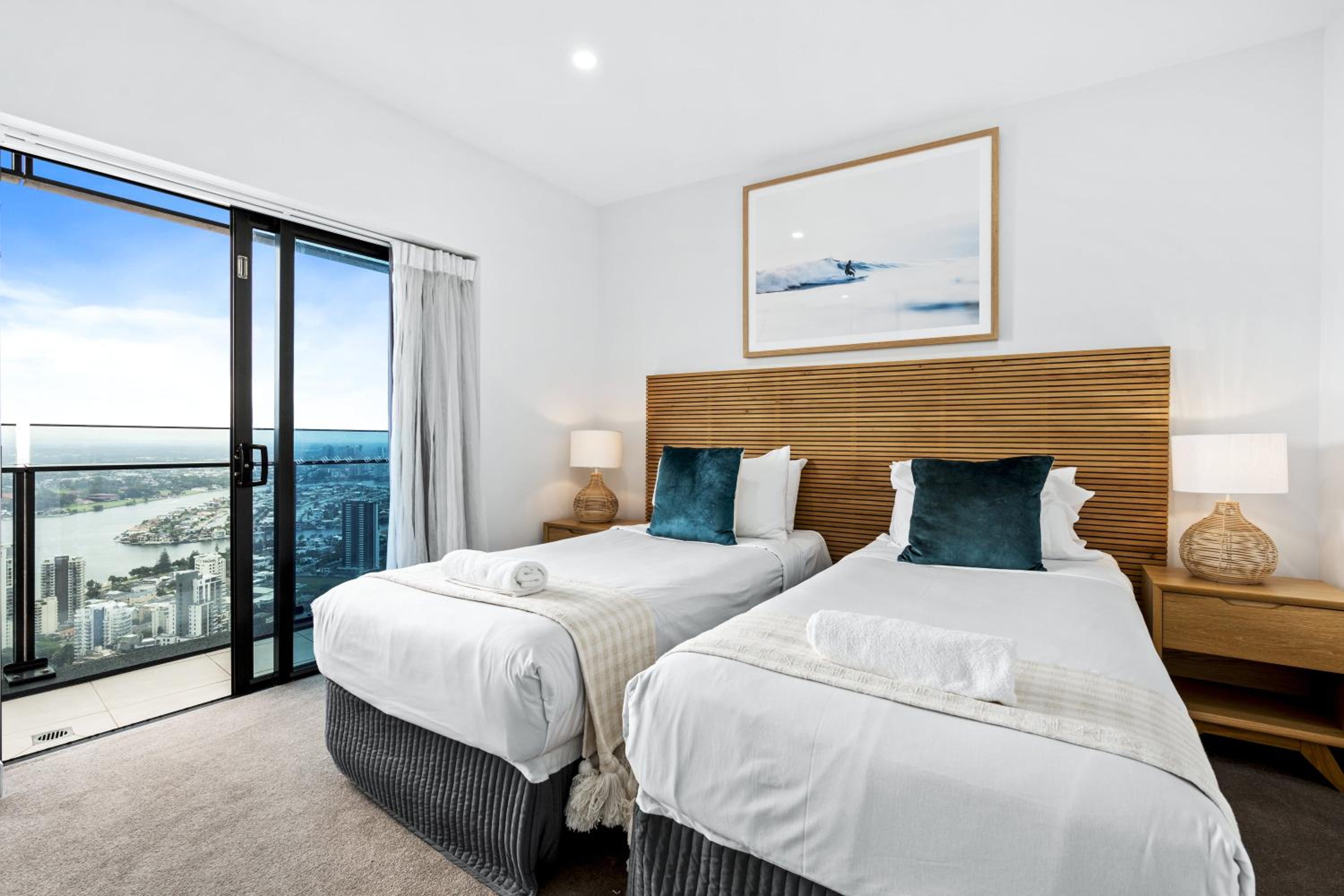Soul Surfers Paradise MID WEEK MADNESS DEAL - Q Stay