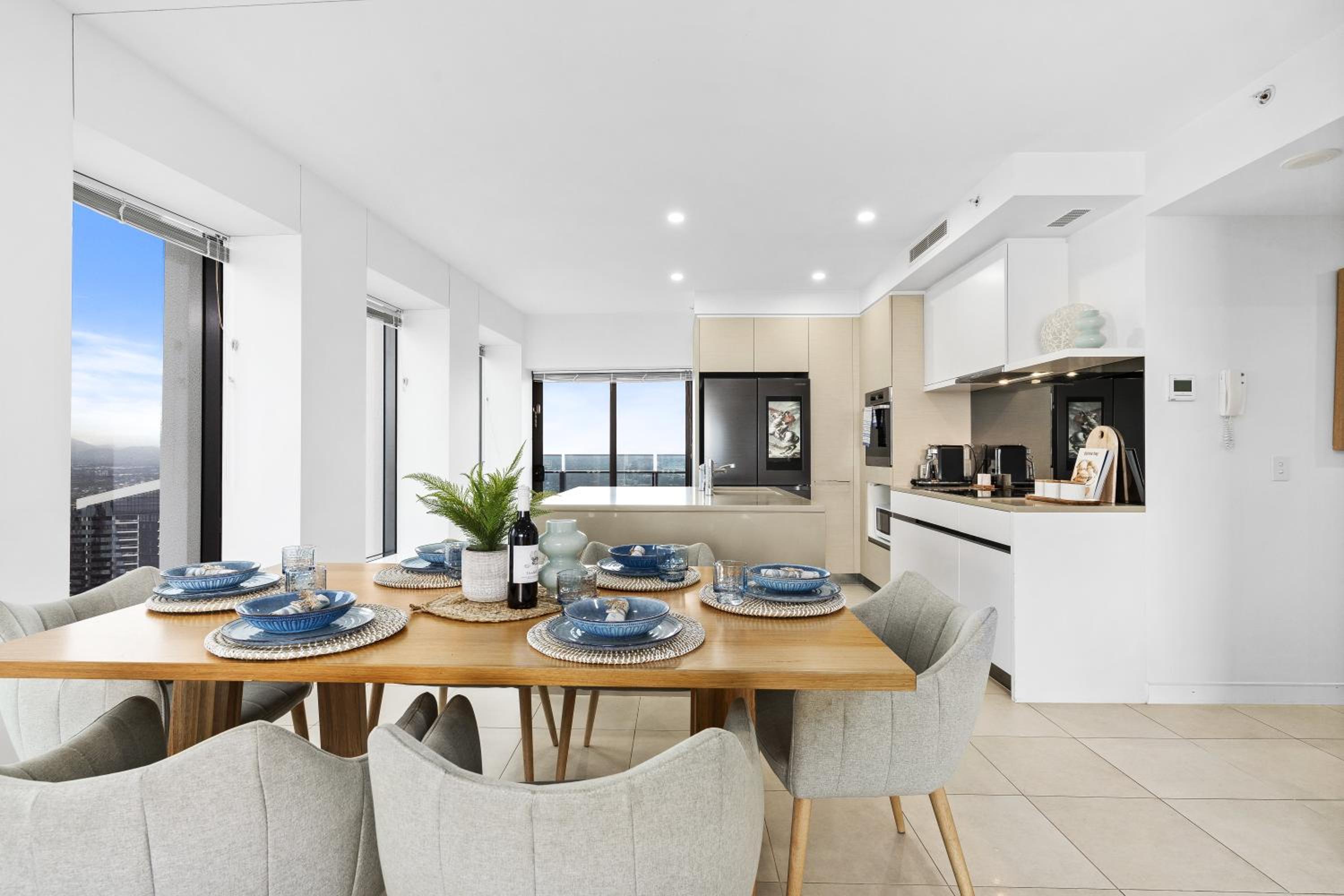Soul Surfers Paradise MID WEEK MADNESS DEAL - Q Stay