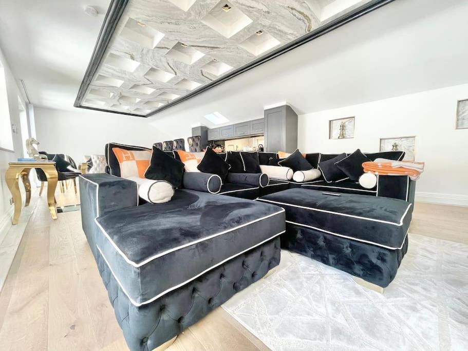 Designer Luxury Mews House in Knightsbridge Minutes from Harrods view 5