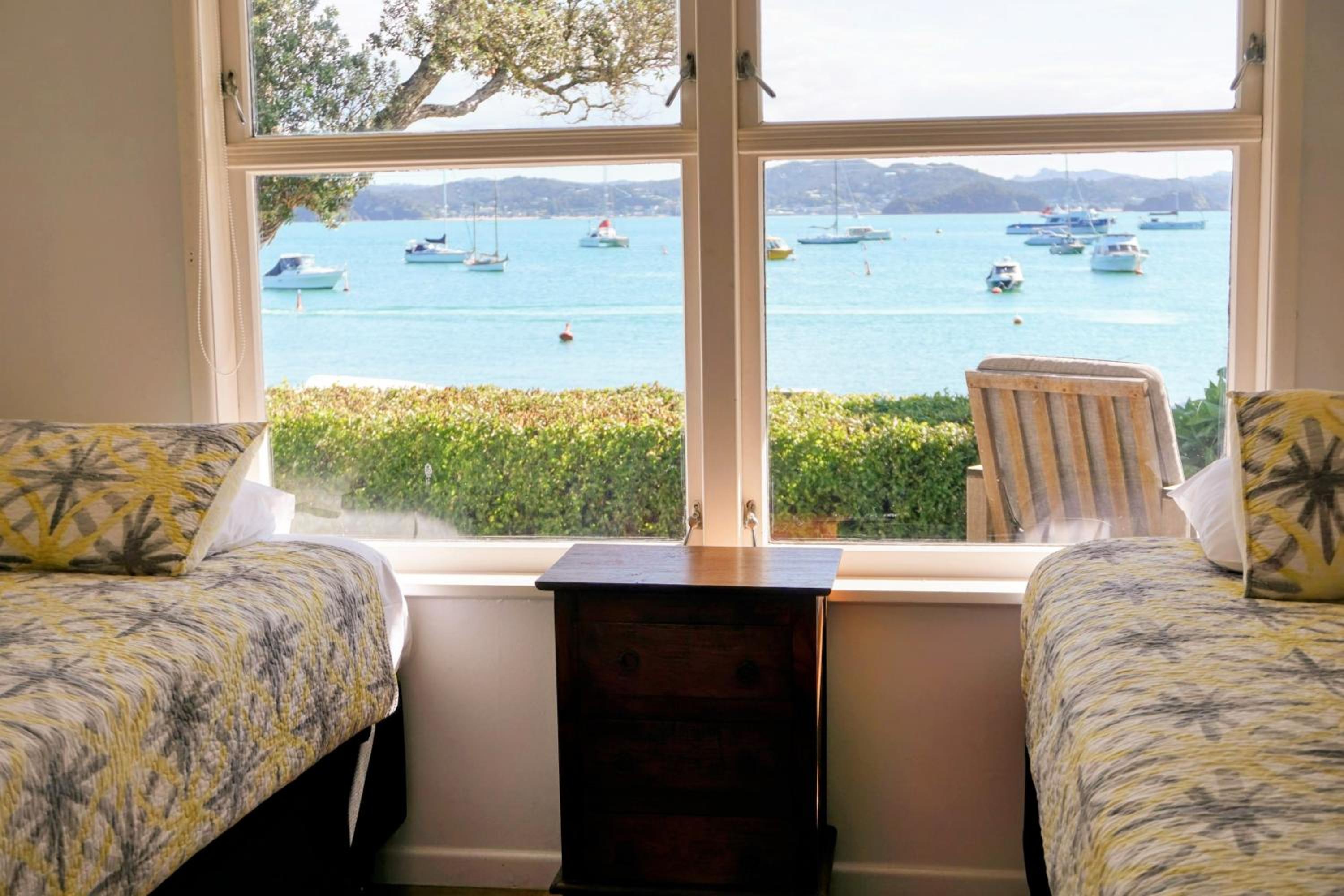 LAST ON THE STRAND, RUSSELL - The BOATHOUSE