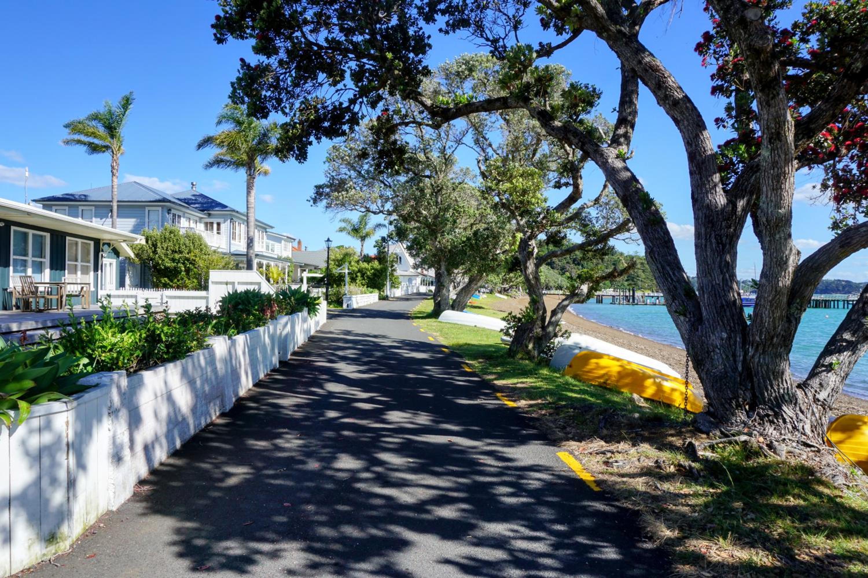 LAST ON THE STRAND, RUSSELL - The BOATHOUSE