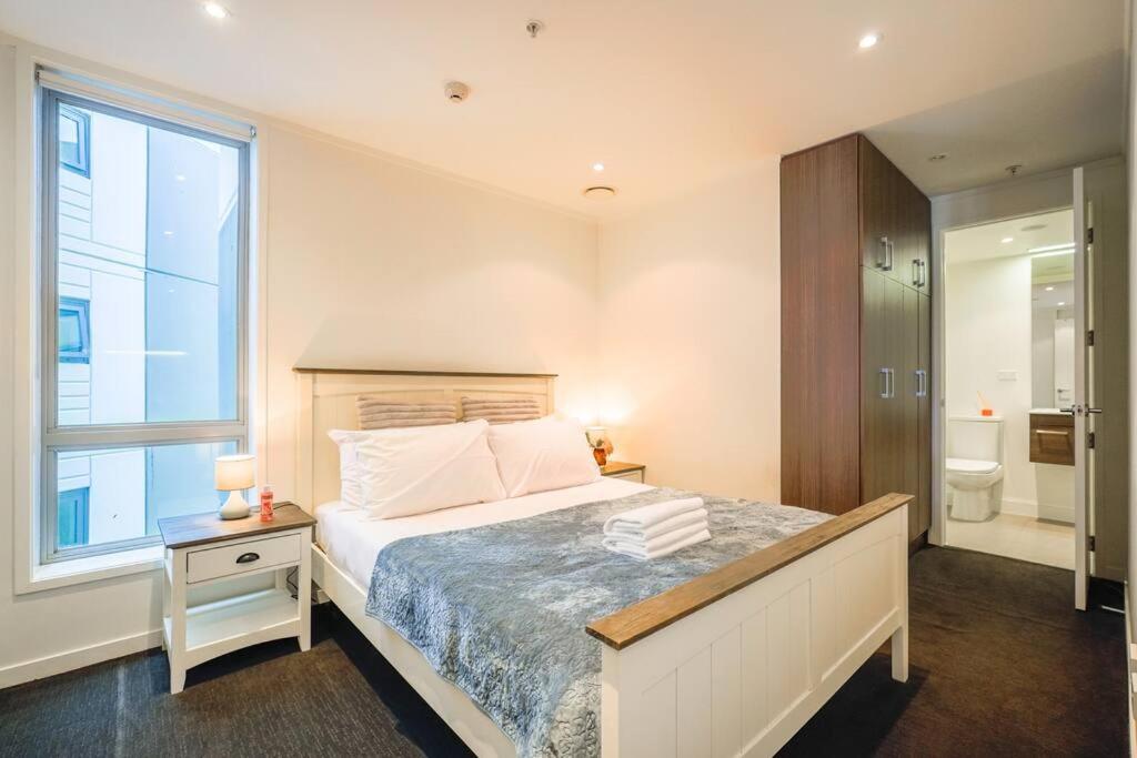 SugarTree Two Bedrooms Apartment view 5