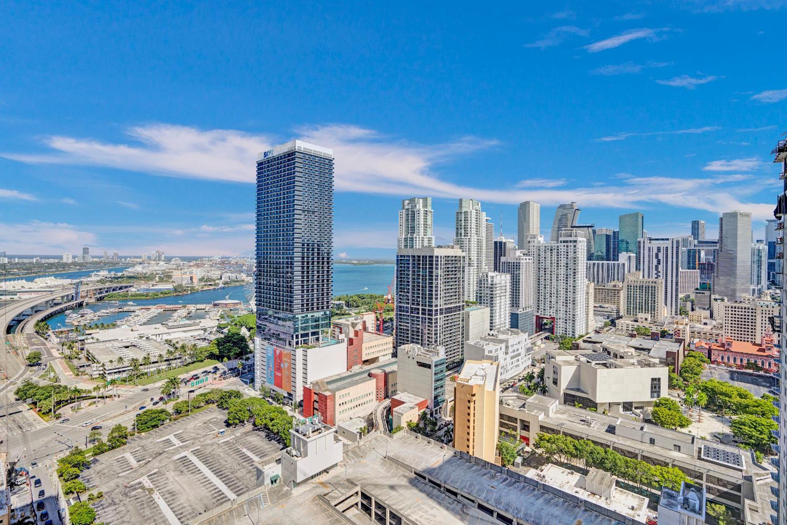 New 2-Bdrm Downtown Miami Apartment with Bay Vista