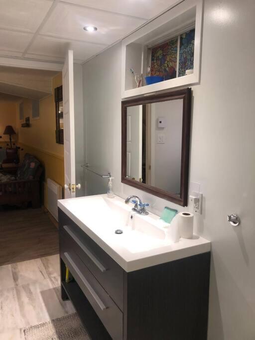Chambre, cuisine, salon et salle de bain privées