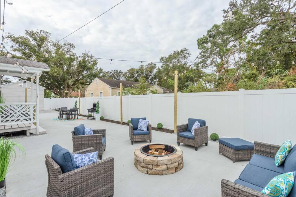 King bd Charming 2-Storey Cottage w PrivateYard