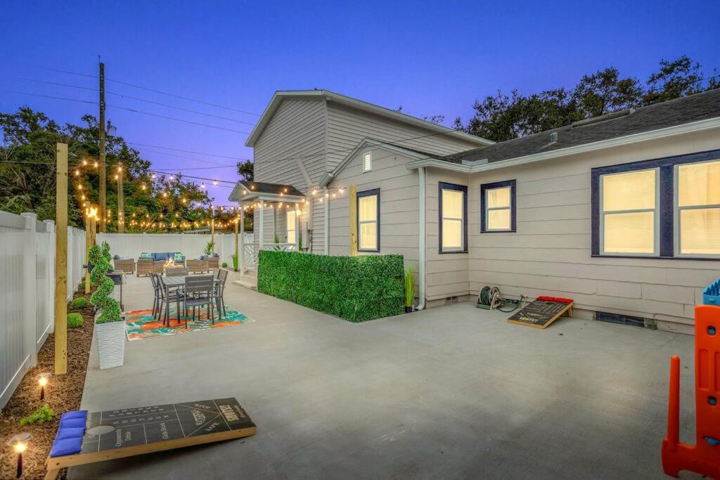 King bd Charming 2-Storey Cottage w PrivateYard