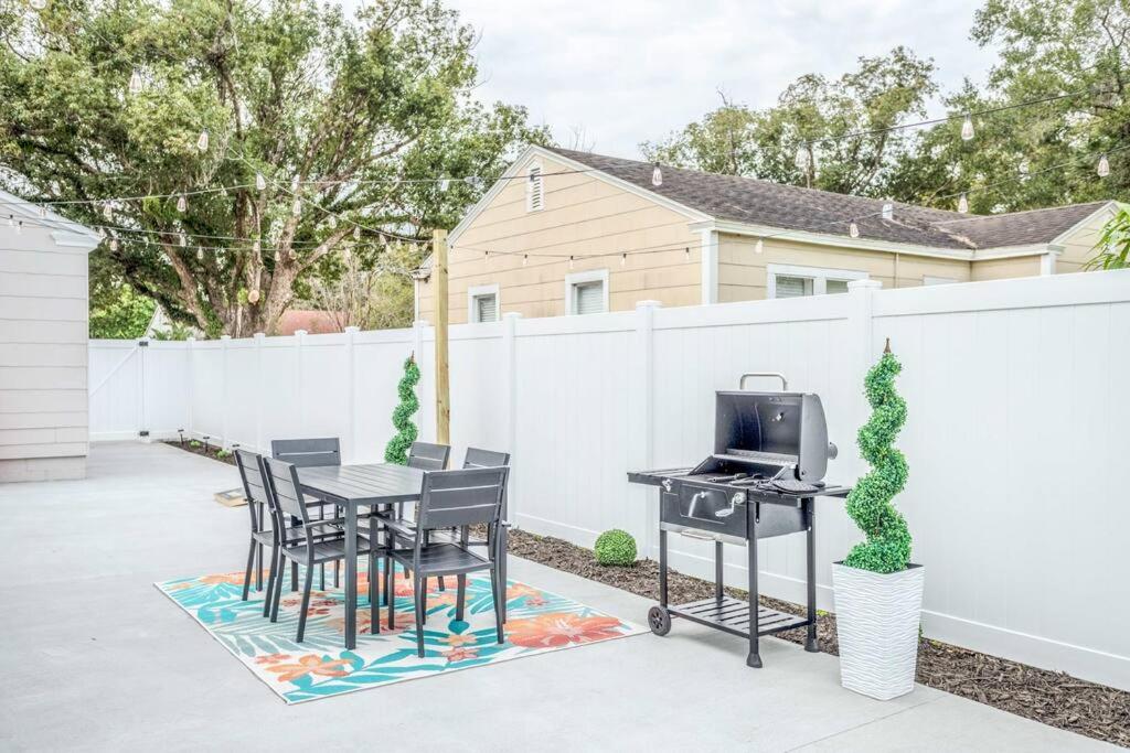 King bd Charming 2-Storey Cottage w PrivateYard