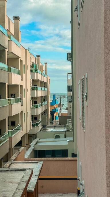 Sobrado a 100 metros do mar