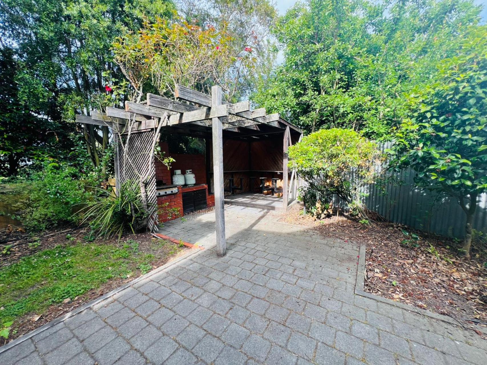 Fendalton Rose Garden Retreat Holiday Home