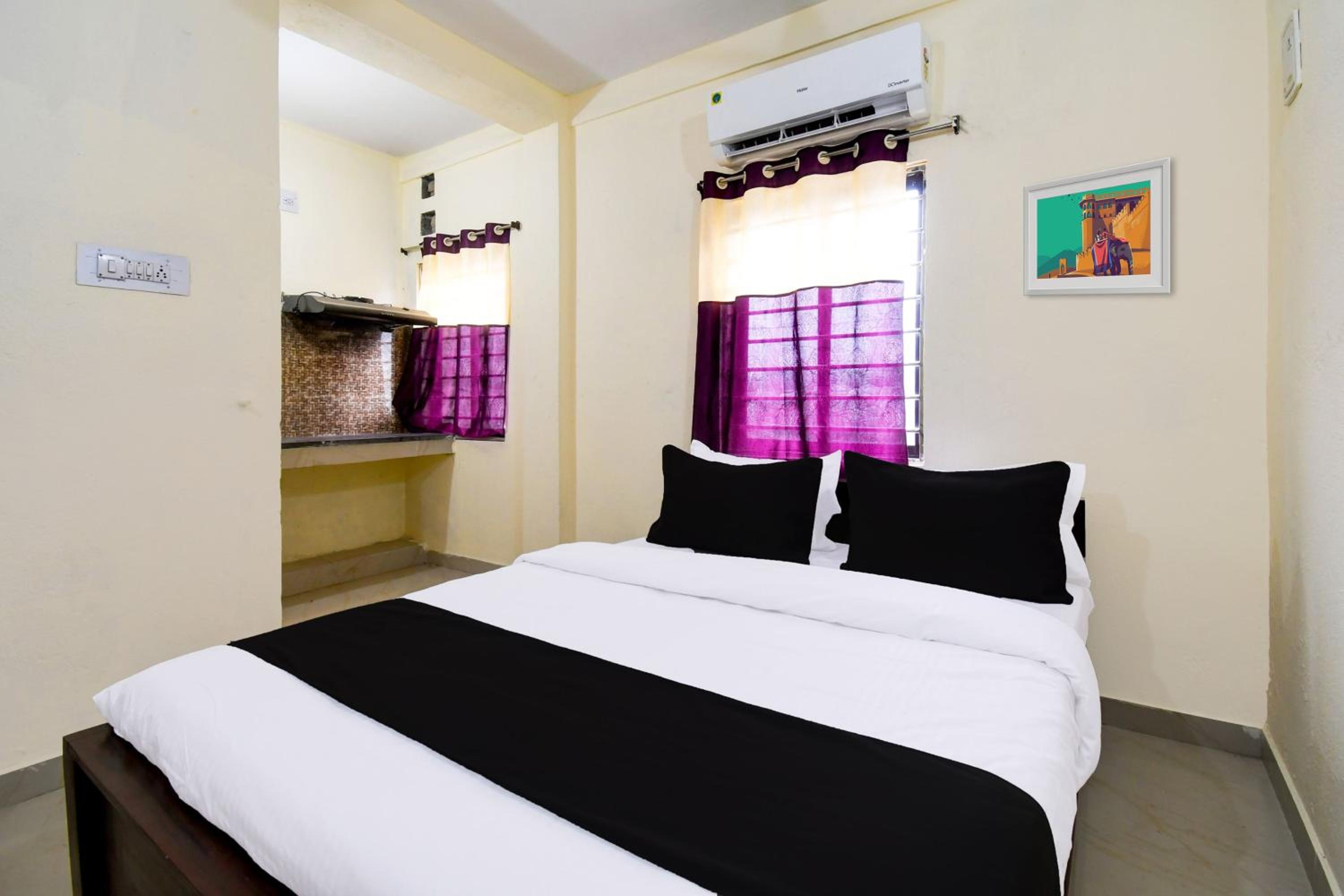 Hotel O by OYO Devika Residency view 3