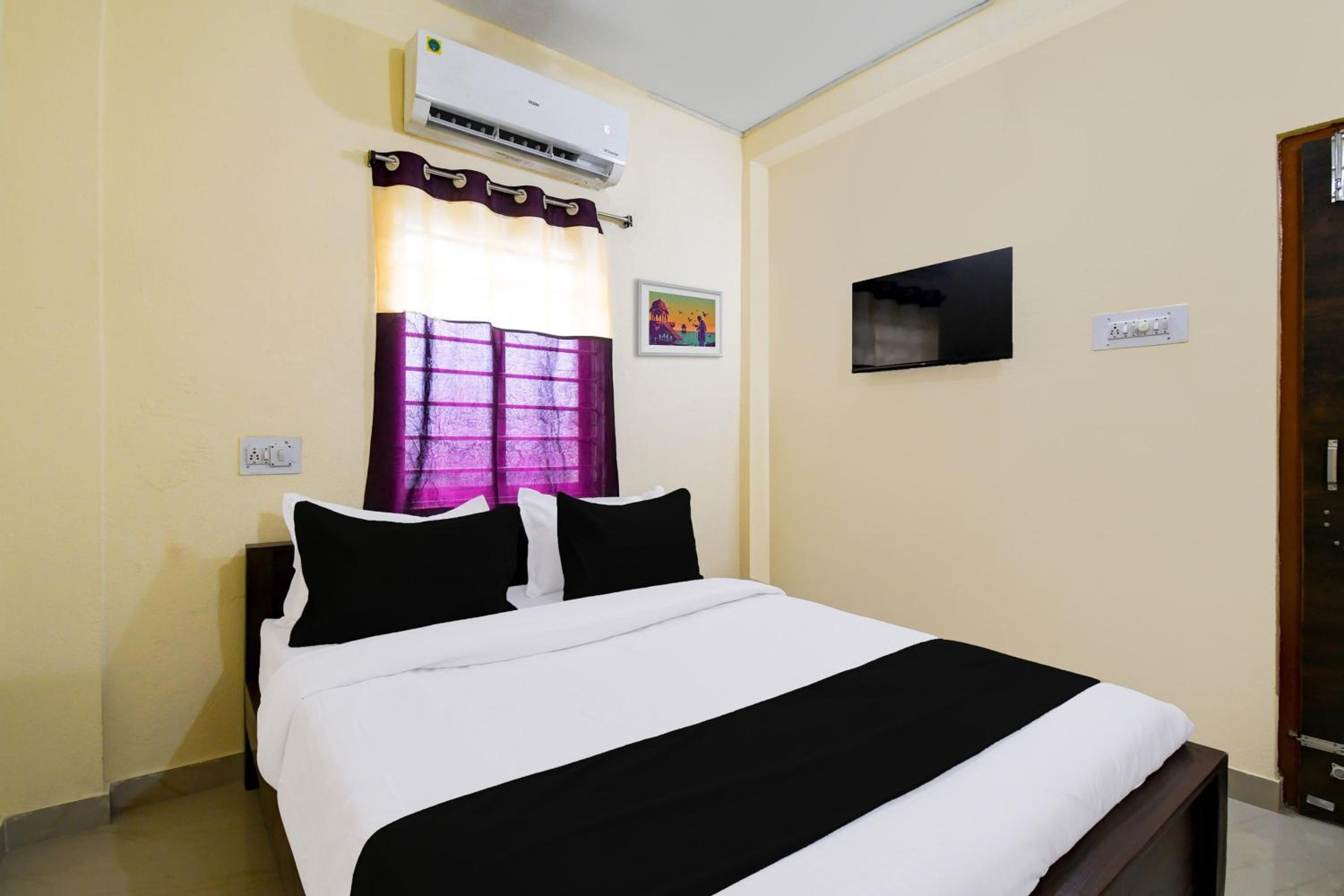 Hotel O by OYO Devika Residency view 5