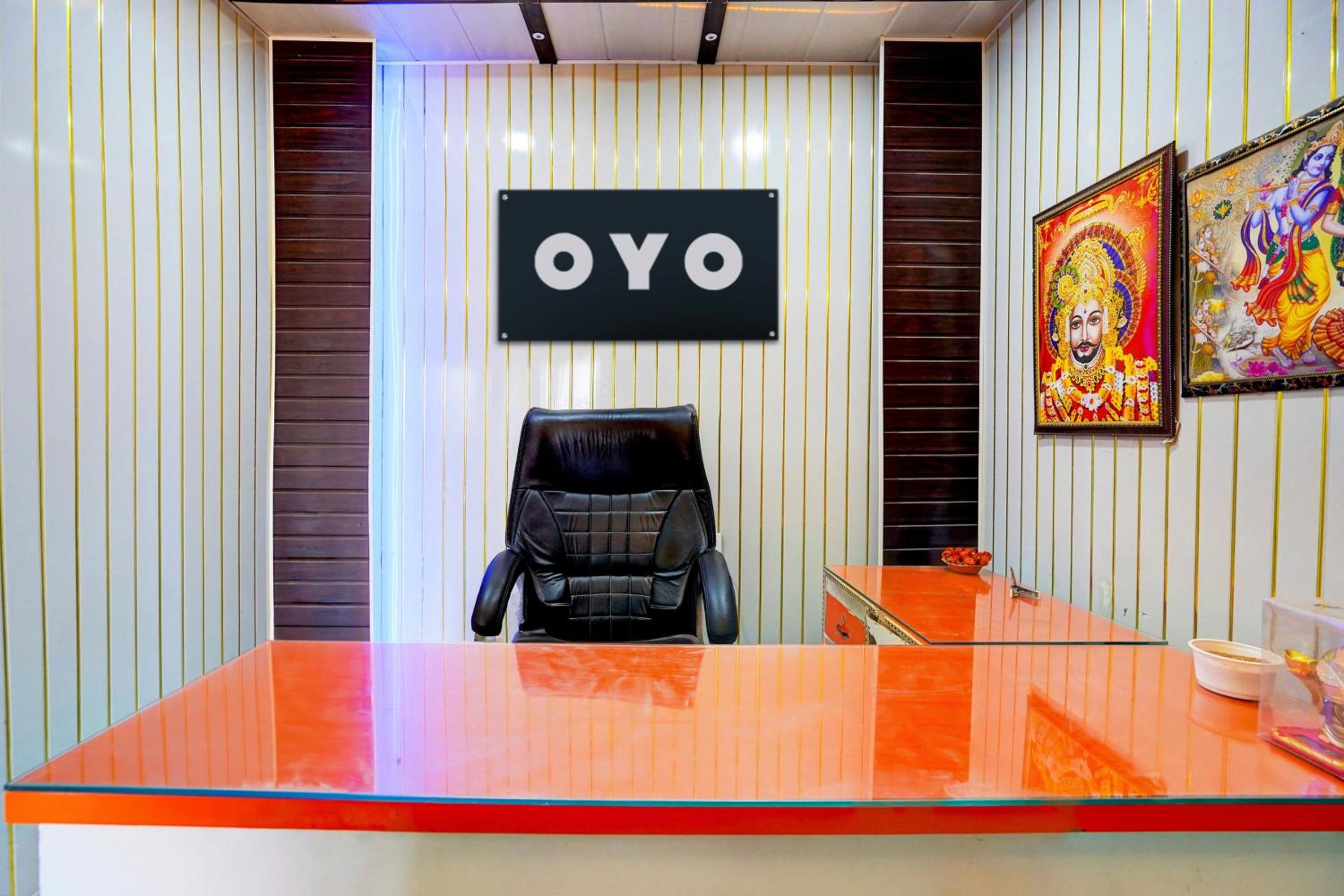 Lobby & Reception