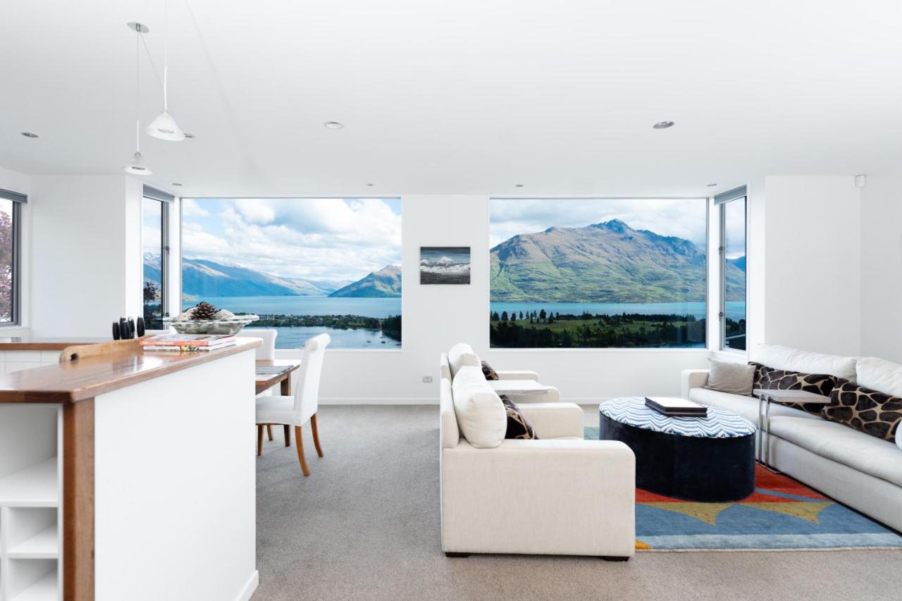 Panoramic Lake Wakatipu Escape