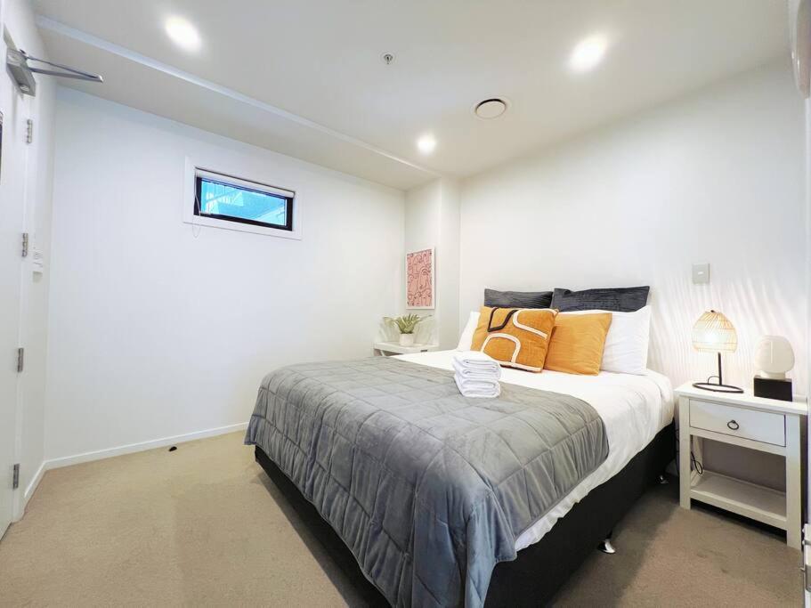 Modern City 1-Bedroom Studio view 4
