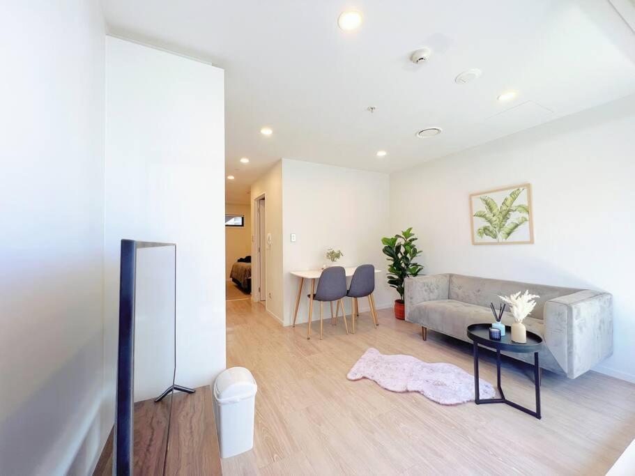 Modern City 1-Bedroom Studio view 5