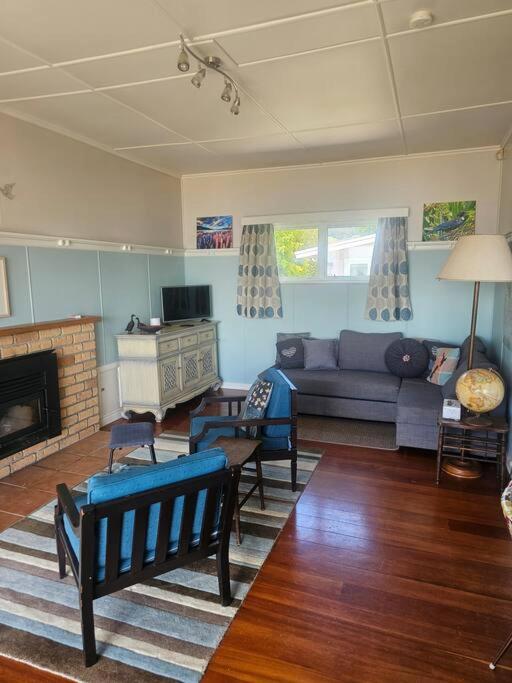 Blue Cottage, on the lake view 5