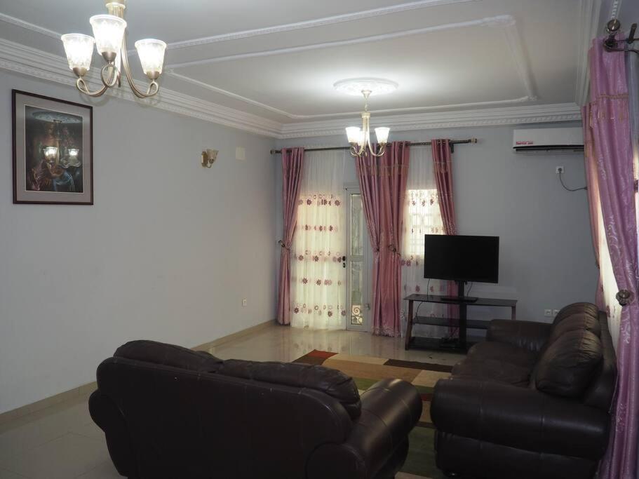 Lovely 2 -Bedroom , 2-bathroom furnished apart