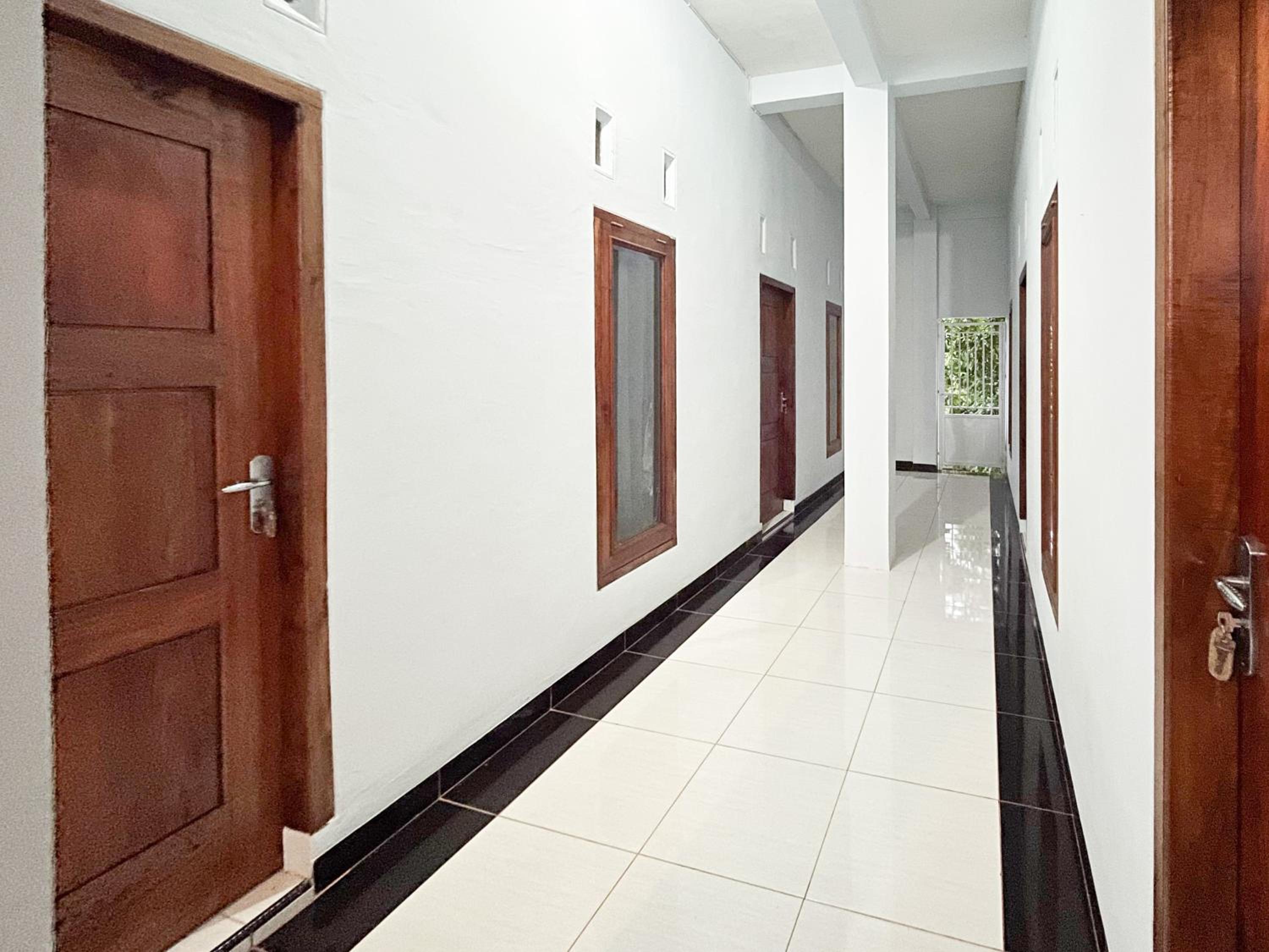 Singgahan Guest House Pacitan Mitra RedDoorz view 5