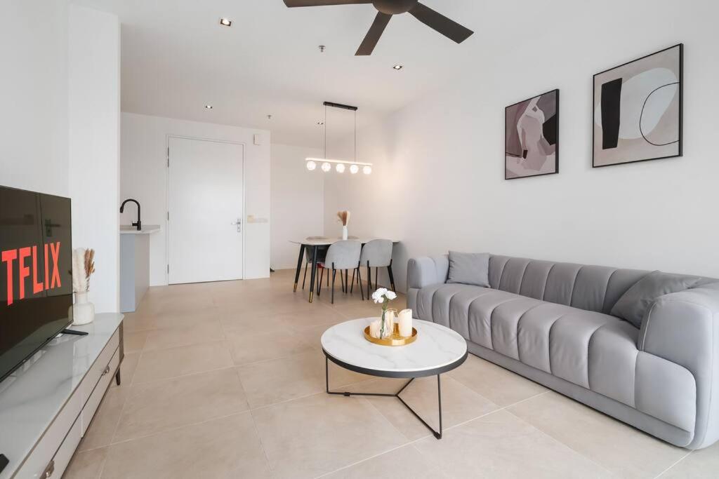 Lumi Tropicana Ps4 Netflix CityView Modern 6pax photo 1